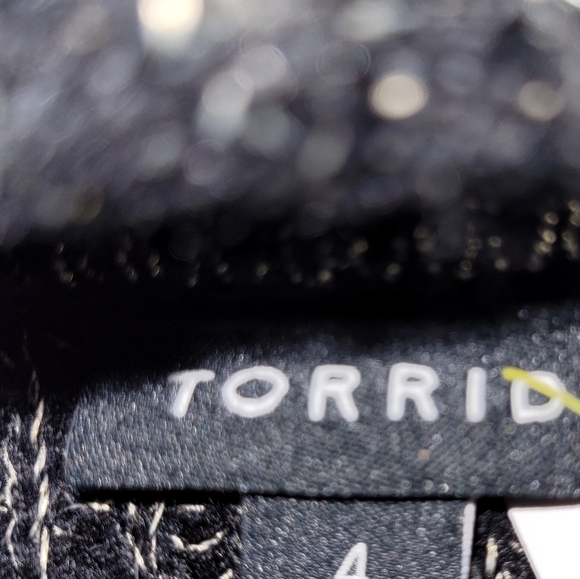 Torrid Lurex Cable Pullover Cold Shoulder Turtle Neck Black, Plus Size 4 - Picture 5 of 5